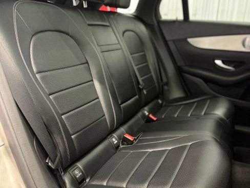 Used 2019 Mercedes-Benz GLC 300 4MATIC w/ Premium Package image 18