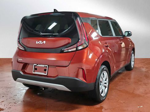 Used 2023 Kia Soul LX image 7