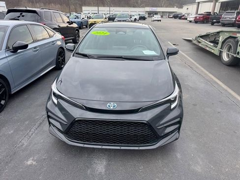 Certified 2024 Toyota Corolla SE w/ SE Package image 3