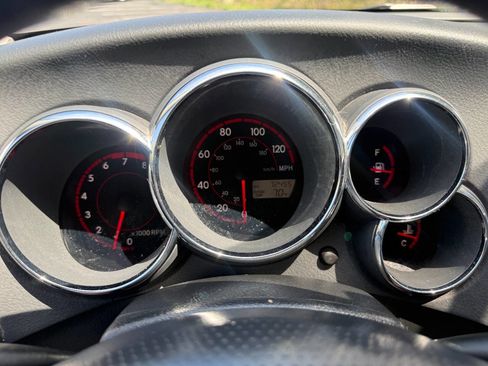 Used 2004 Toyota Matrix FWD image 17
