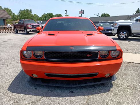 Used 2009 Dodge Challenger R/T RWD image 2