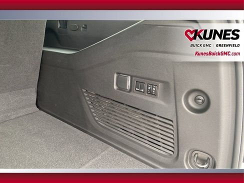 Used 2023 Chevrolet Suburban RST w/ Luxury Package image 40