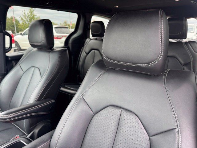 Used 2025 Chrysler Pacifica Select FWD image 11