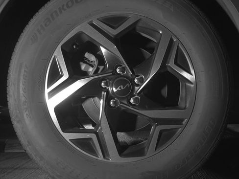 Used 2025 Kia Sportage LX FWD image 15