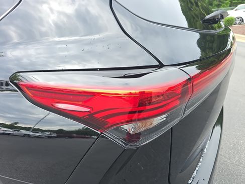 Used 2023 Toyota Highlander Bronze Edition FWD image 35