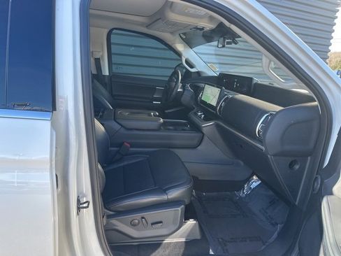 Used 2025 Ford Expedition Max Platinum w/ Driver's Package image 35