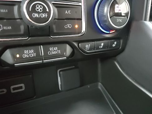 Used 2024 Chevrolet Tahoe Premier AWD/4WD image 63