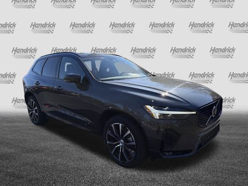 Certified 2025 Volvo XC60 B5 Plus image 2