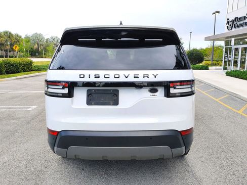 Used 2017 Land Rover Discovery SE image 7