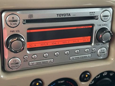 Used 2011 Toyota FJ Cruiser 2WD w/ Convenience Pkg image 25