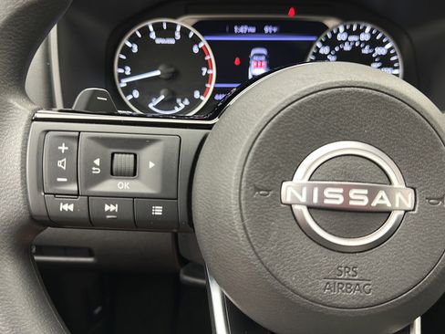 Used 2023 Nissan Rogue SV AWD/4WD image 18