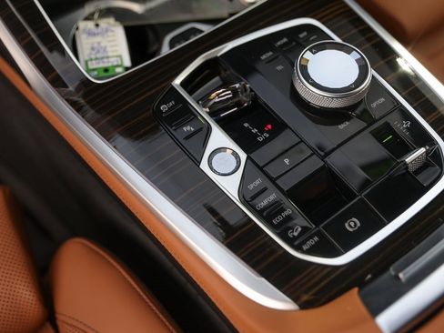 Used 2025 BMW X7 xDrive40i w/ Executive Package image 19