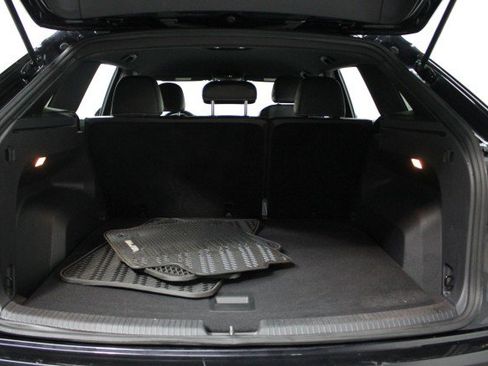 Used 2022 Volkswagen Atlas Cross Sport SE image 31