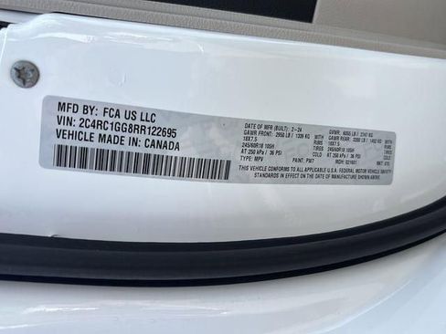 Used 2024 Chrysler Pacifica Limited FWD image 31