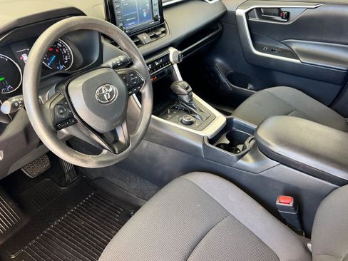 Used 2021 Toyota RAV4 LE AWD/4WD image 11