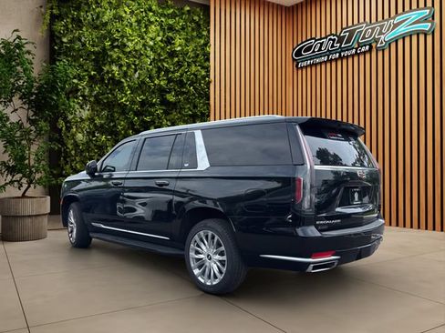 Used 2023 Cadillac Escalade ESV Premium Luxury AWD/4WD image 17
