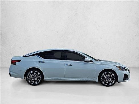 Used 2023 Nissan Altima 2.5 SL FWD image 4