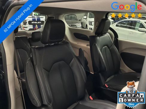 Used 2023 Chrysler Pacifica Touring-L FWD image 17