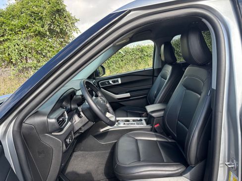 Used 2023 Ford Explorer XLT w/ Equipment Group 202A image 65