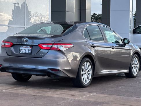Certified 2018 Toyota Camry LE image 4