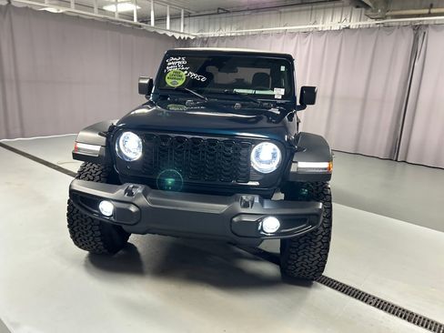 Used 2025 Jeep Wrangler Sport AWD/4WD image 2