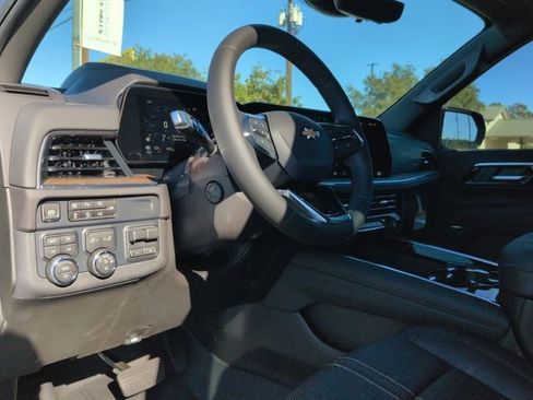 New 2025 Chevrolet Suburban High Country image 8