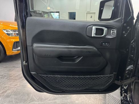 Used 2019 Jeep Wrangler Unlimited Sahara w/ Uconnect 4C Nav & Sound Group AWD/4WD image 24