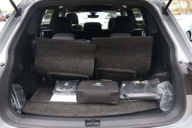 Certified 2023 Volkswagen Tiguan SE R-Line FWD image 20