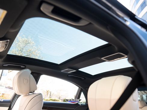 Used 2019 Mercedes-Benz S 560 Sedan w/ Premium Package image 43