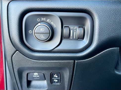 Used 2020 RAM 1500 Laramie AWD/4WD image 10