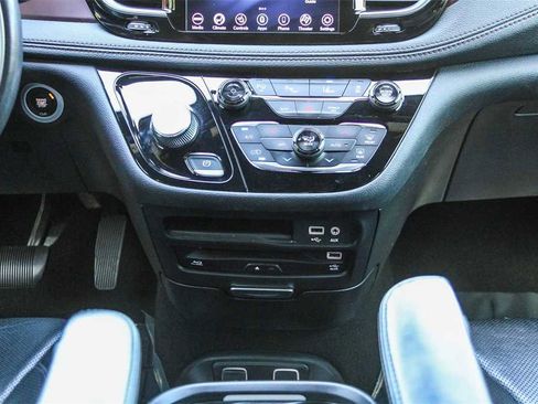 Used 2020 Chrysler Pacifica Limited image 13