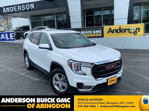 Used 2023 GMC Terrain SLE image 1