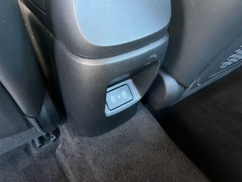 Used 2025 Hyundai Elantra Limited image 24