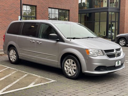 Used 2016 Dodge Grand Caravan SE w/ Quick Order Package 29E SE image 7