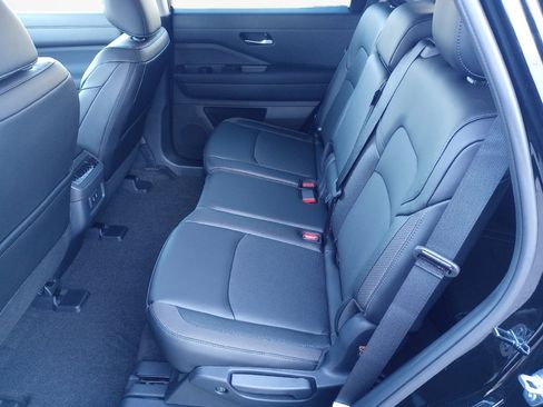 New 2026 Nissan Pathfinder SL image 13