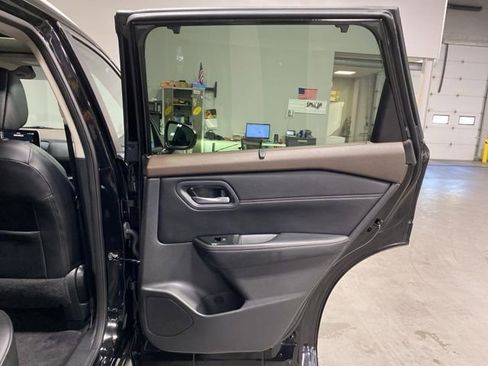 Certified 2022 Nissan Rogue SV w/ SV Premium Package AWD/4WD image 26