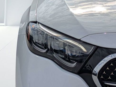 Used 2025 Mercedes-Benz E 350 Sedan image 9