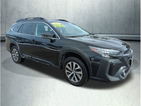 Used 2024 Subaru Outback Premium image 8