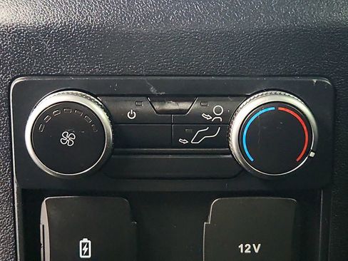 Used 2022 Ford Explorer XLT AWD/4WD image 26