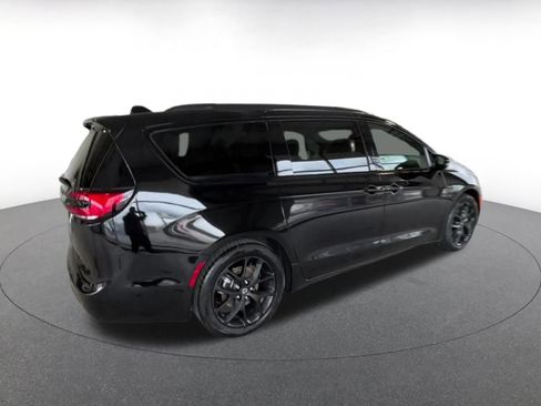 Used 2025 Chrysler Pacifica Limited image 20