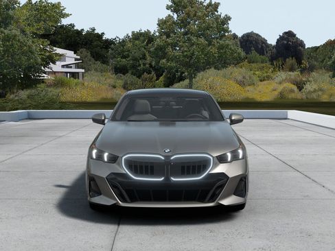 New 2027 BMW 550e xDrive image 3