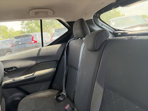 Used 2020 Nissan Kicks S image 9