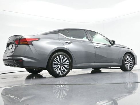 Used 2024 Nissan Altima 2.5 SV FWD image 48