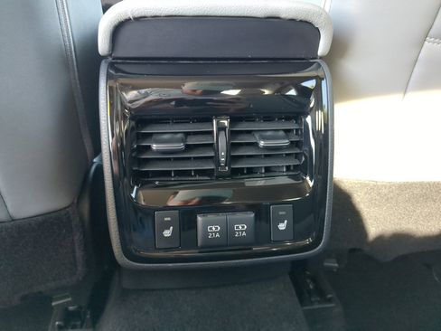 Used 2019 Toyota Avalon Limited image 15