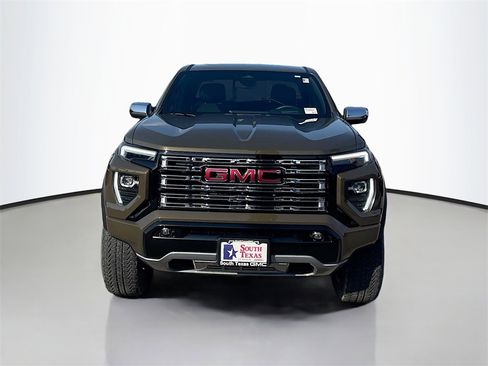 Used 2024 GMC Canyon Denali image 2