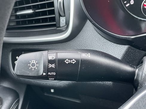 Used 2019 Kia Sorento LX image 16