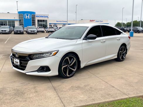 Used 2022 Honda Accord Sport image 3