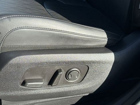 Used 2024 Kia Carnival EX image 14