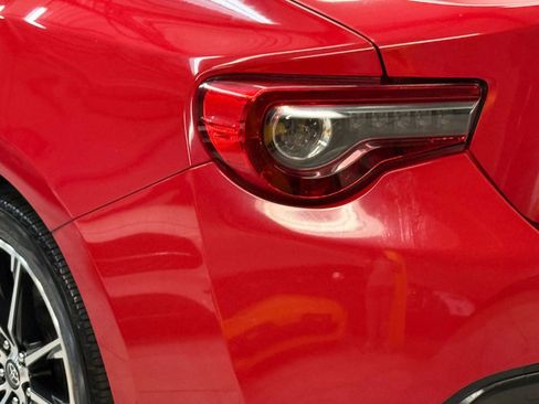 Used 2018 Toyota 86 image 12