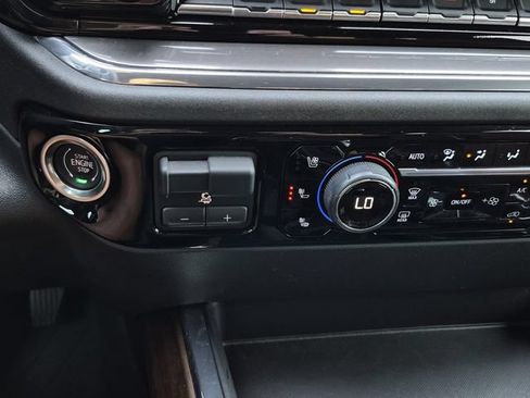 Used 2024 Chevrolet Silverado 1500 High Country w/ High Country Premium Package AWD/4WD image 42